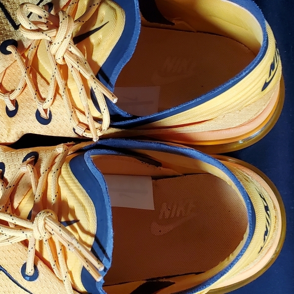 Nike - Picture 5 of 7